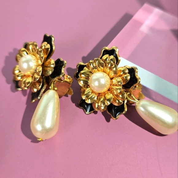 Elegant Gold and Black Enamel Floral Pearl Drop Clip Earrings - Picture 4 of 16